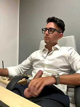 Snapshot of masterboss_ chatting on 09-13-25, 12:16 masterboss online show from 09-13-25, 12:16