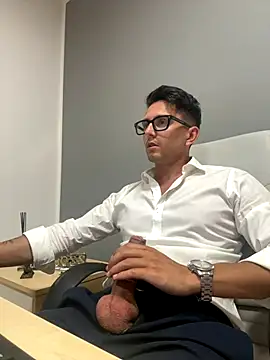 Snapshot of masterboss_ chatting on 09-18-25, 11:45 masterboss online show from 09-18-25, 11:45