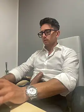 Snapshot of masterboss_ chatting on 09-19-25, 11:33 masterboss online show from 09-19-25, 11:33