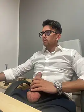 Snapshot of masterboss_ chatting on 09-25-25, 11:25 masterboss online show from 09-25-25, 11:25