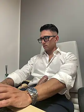 Snapshot of masterboss_ chatting on 09-26-25, 11:47 masterboss online show from 09-26-25, 11:47