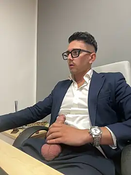 Snapshot of masterboss_ chatting on 09-29-25, 11:37 masterboss online show from 09-29-25, 11:37