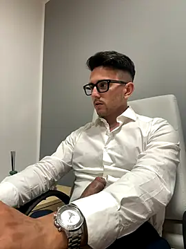 Snapshot of masterboss_ chatting on 10-01-25, 11:38 masterboss online show from 10-01-25, 11:38