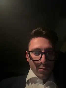 Snapshot of masterboss_ chatting on 10-21-25, 07:36 masterboss online show from 10-21-25, 07:36