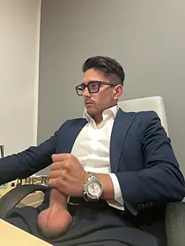 Snapshot of masterboss_ chatting on 10-24-25, 12:23 masterboss online show from 10-24-25, 12:23