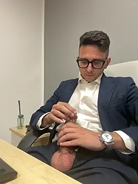 Snapshot of masterboss_ chatting on 10-28-25, 02:20 masterboss online show from 10-28-25, 02:20