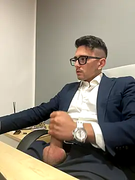 Snapshot of masterboss_ chatting on 10-29-25, 01:02 masterboss online show from 10-29-25, 01:02