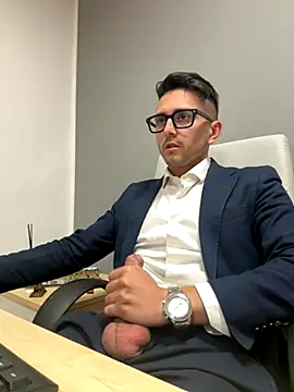 Snapshot of masterboss_ chatting on 10-31-25, 01:12 masterboss online show from 10-31-25, 01:12