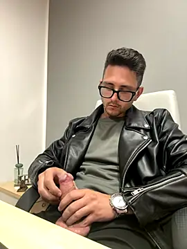 Snapshot of masterboss_ chatting on 11-02-25, 06:10 masterboss online show from 11-02-25, 06:10