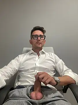 Snapshot of masterboss_ chatting on 07-27-26, 11:28 masterboss online show from 07-27-26, 11:28