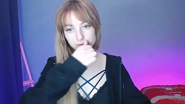 Snapshot of LuciaYoung chatting on 01-31-25, 04:27 LuciaYoung online show from 01-31-25, 04:27