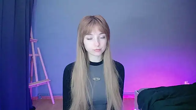 Snapshot of LuciaYoung chatting on 02-04-25, 04:18 LuciaYoung online show from 02-04-25, 04:18