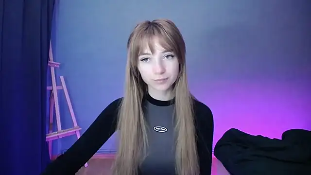 Snapshot of LuciaYoung chatting on 02-04-25, 07:22 LuciaYoung online show from 02-04-25, 07:22