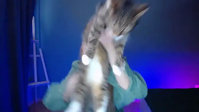 Snapshot of LuciaYoung chatting on 02-12-25, 06:19 LuciaYoung online show from 02-12-25, 06:19