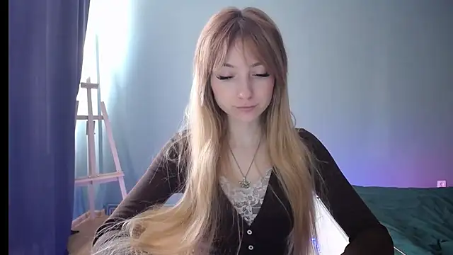 Snapshot of LuciaYoung chatting on 02-18-25, 09:43 LuciaYoung online show from 02-18-25, 09:43