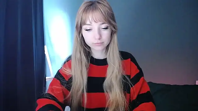 Snapshot of LuciaYoung chatting on 02-22-25, 06:28 LuciaYoung online show from 02-22-25, 06:28