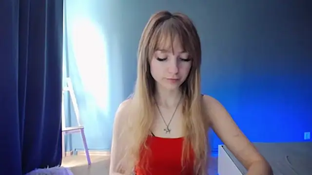 Snapshot of LuciaYoung chatting on 02-25-25, 07:31 LuciaYoung online show from 02-25-25, 07:31