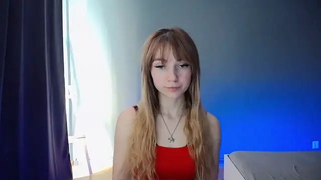 Snapshot of LuciaYoung chatting on 02-25-25, 10:37 LuciaYoung online show from 02-25-25, 10:37