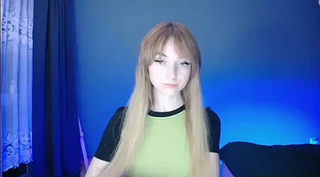 Snapshot of LuciaYoung chatting on 02-26-25, 10:31 LuciaYoung online show from 02-26-25, 10:31