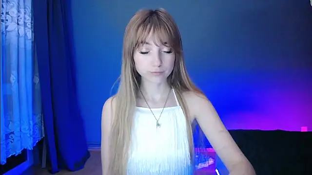 Snapshot of LuciaYoung chatting on 03-01-25, 10:31 LuciaYoung online show from 03-01-25, 10:31