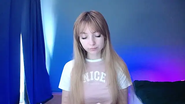 Snapshot of LuciaYoung chatting on 03-02-25, 10:03 LuciaYoung online show from 03-02-25, 10:03