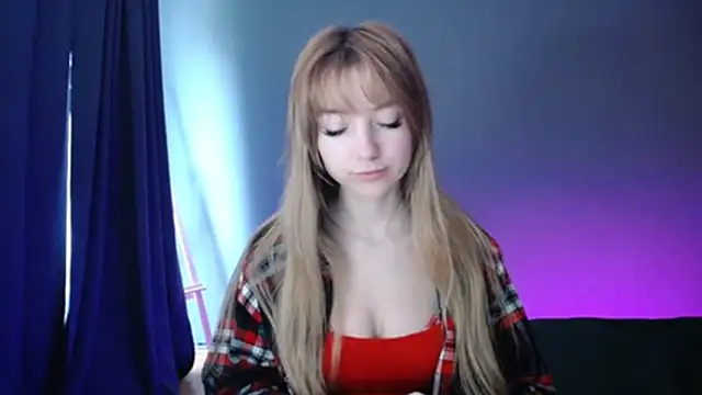 Snapshot of LuciaYoung chatting on 03-03-25, 07:21 LuciaYoung online show from 03-03-25, 07:21