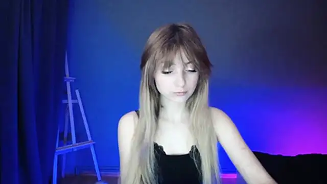 Snapshot of LuciaYoung chatting on 03-06-25, 07:32 LuciaYoung online show from 03-06-25, 07:32