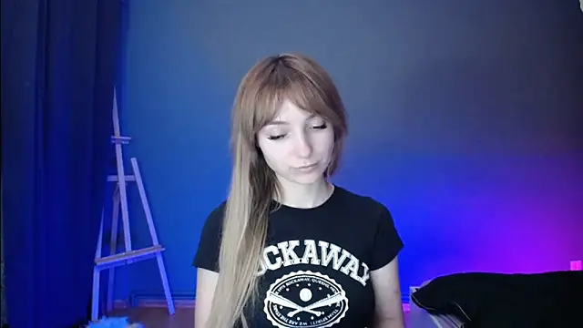 Snapshot of LuciaYoung chatting on 03-07-25, 07:27 LuciaYoung online show from 03-07-25, 07:27