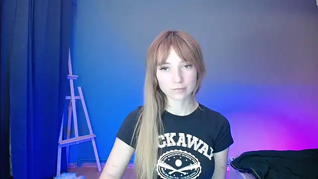 Snapshot of LuciaYoung chatting on 03-07-25, 10:32 LuciaYoung online show from 03-07-25, 10:32