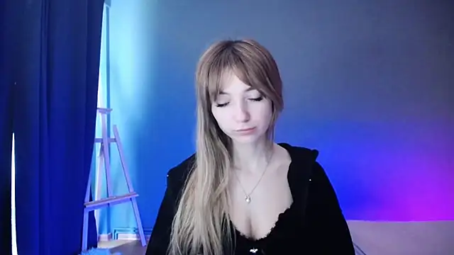 Snapshot of LuciaYoung chatting on 03-08-25, 06:32 LuciaYoung online show from 03-08-25, 06:32