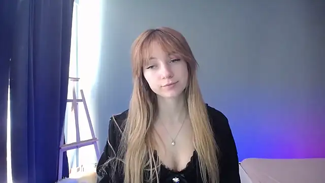 Snapshot of LuciaYoung chatting on 03-08-25, 09:50 LuciaYoung online show from 03-08-25, 09:50