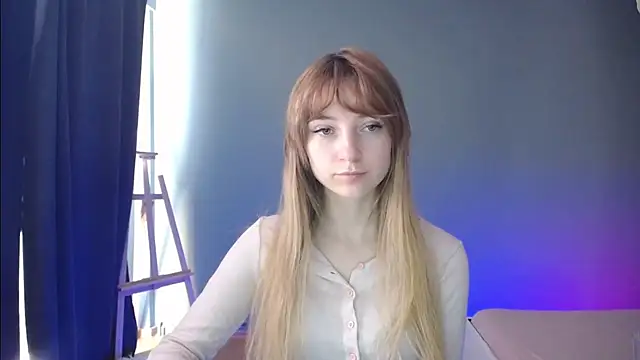 Snapshot of LuciaYoung chatting on 03-09-25, 10:19 LuciaYoung online show from 03-09-25, 10:19