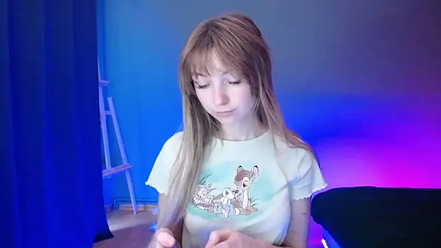 Snapshot of LuciaYoung chatting on 03-12-25, 04:24 LuciaYoung online show from 03-12-25, 04:24