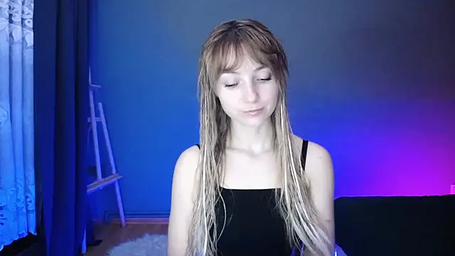 Snapshot of LuciaYoung chatting on 03-17-25, 10:17 LuciaYoung online show from 03-17-25, 10:17