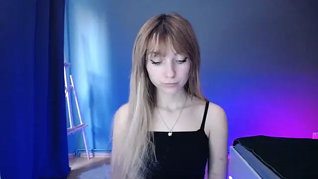 Snapshot of LuciaYoung chatting on 03-18-25, 04:26 LuciaYoung online show from 03-18-25, 04:26