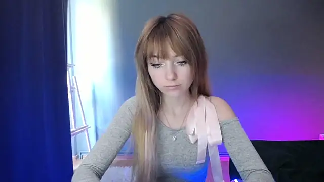 Snapshot of LuciaYoung chatting on 03-19-25, 01:29 LuciaYoung online show from 03-19-25, 01:29