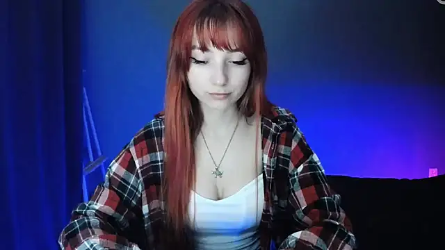 Snapshot of LuciaYoung chatting on 03-21-25, 07:13 LuciaYoung online show from 03-21-25, 07:13