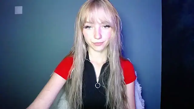 Snapshot of LuciaYoung chatting on 09-14-25, 06:51 LuciaYoung online show from 09-14-25, 06:51