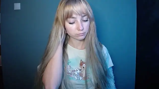 Snapshot of LuciaYoung chatting on 09-29-25, 06:29 LuciaYoung online show from 09-29-25, 06:29