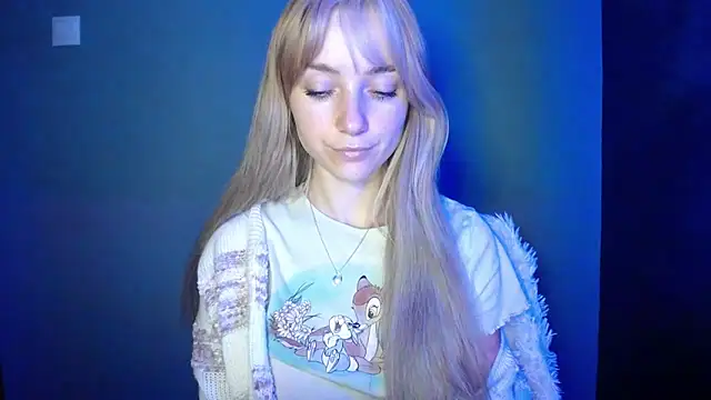 Snapshot of LuciaYoung chatting on 09-29-25, 06:35 LuciaYoung online show from 09-29-25, 06:35