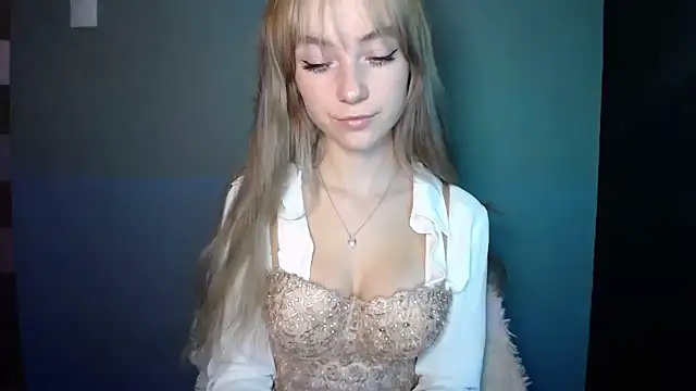 Snapshot of LuciaYoung chatting on 10-16-25, 02:29 LuciaYoung online show from 10-16-25, 02:29