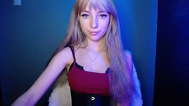 Snapshot of LuciaYoung chatting on 10-24-25, 06:32 LuciaYoung online show from 10-24-25, 06:32