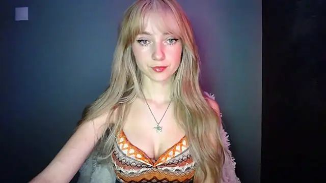 Snapshot of LuciaYoung chatting on 11-09-25, 07:56 LuciaYoung online show from 11-09-25, 07:56