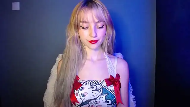 Snapshot of LuciaYoung chatting on 11-13-25, 07:46 LuciaYoung online show from 11-13-25, 07:46