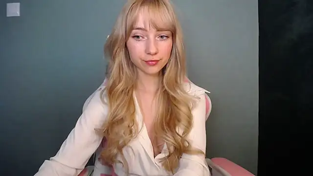 LuciaYoung online show from 04-13-26, 06:41