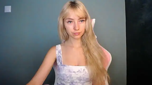 LuciaYoung online show from 06-06-26, 06:40