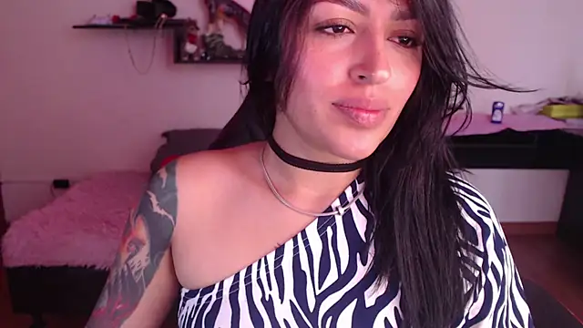 Snapshot of MissDennise chatting on 01-08-25, 04:22 MissDennise online show from 01-08-25, 04:22