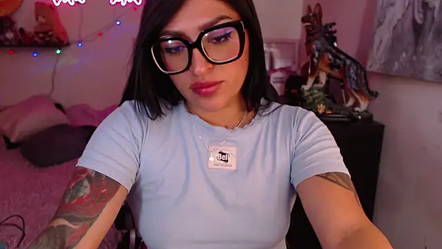 Snapshot of MissDennise chatting on 02-28-25, 05:26 MissDennise online show from 02-28-25, 05:26