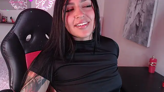Snapshot of MissDennise chatting on 10-06-25, 04:48 MissDennise online show from 10-06-25, 04:48