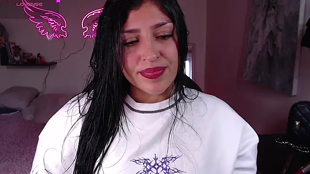Snapshot of MissDennise chatting on 10-18-25, 06:08 MissDennise online show from 10-18-25, 06:08